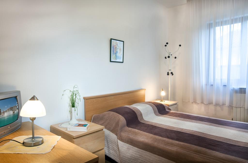 B&B Moderno Fazana Room photo