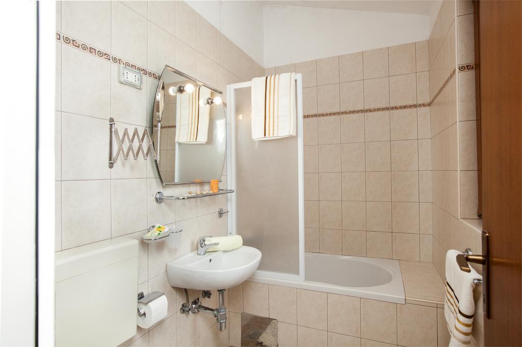 B&B Moderno Fazana Room photo