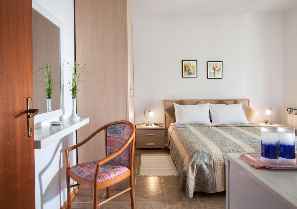 B&B Moderno Fazana Room photo